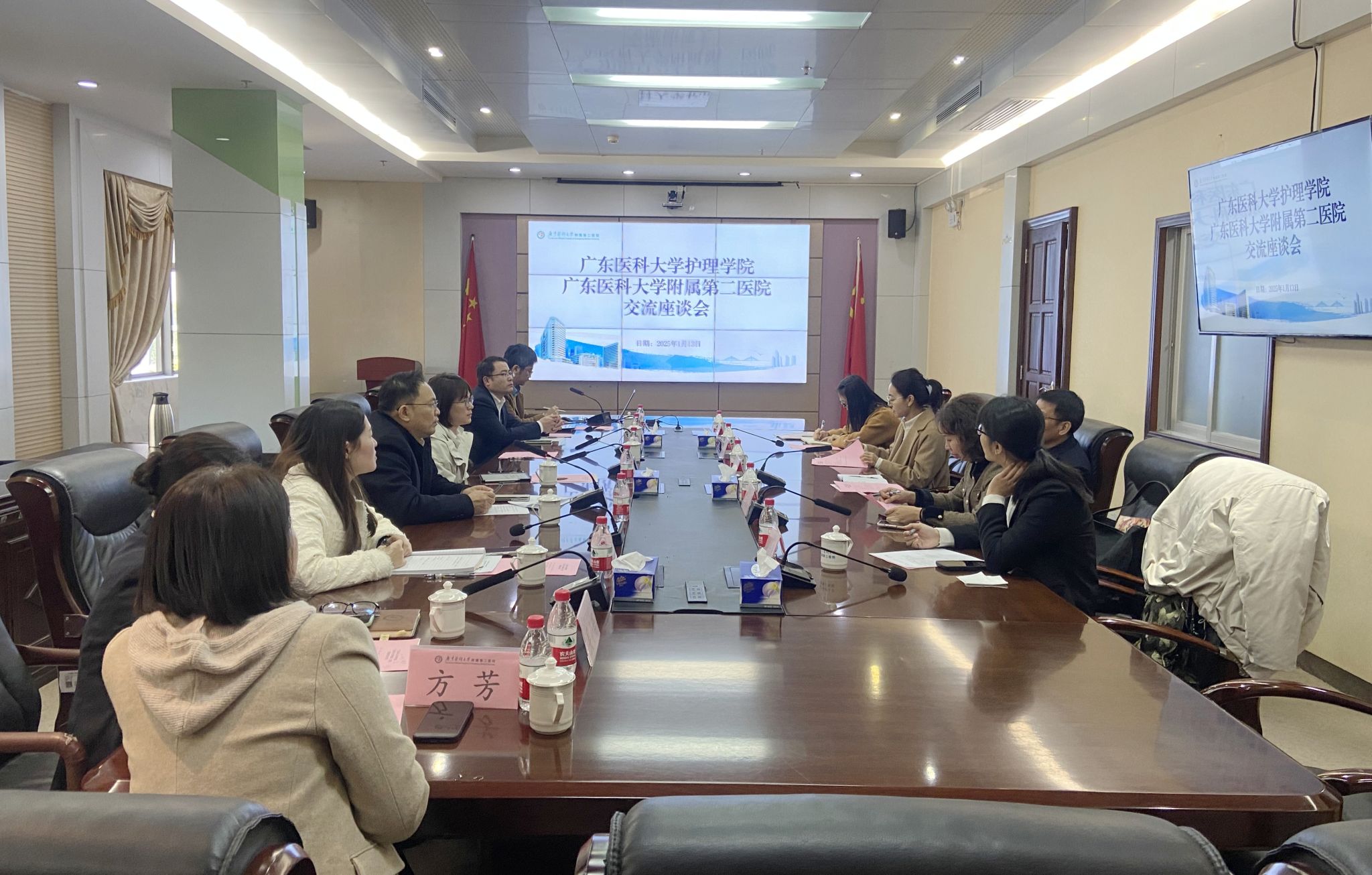英国365集团一行赴学校附属第二医院交流学习